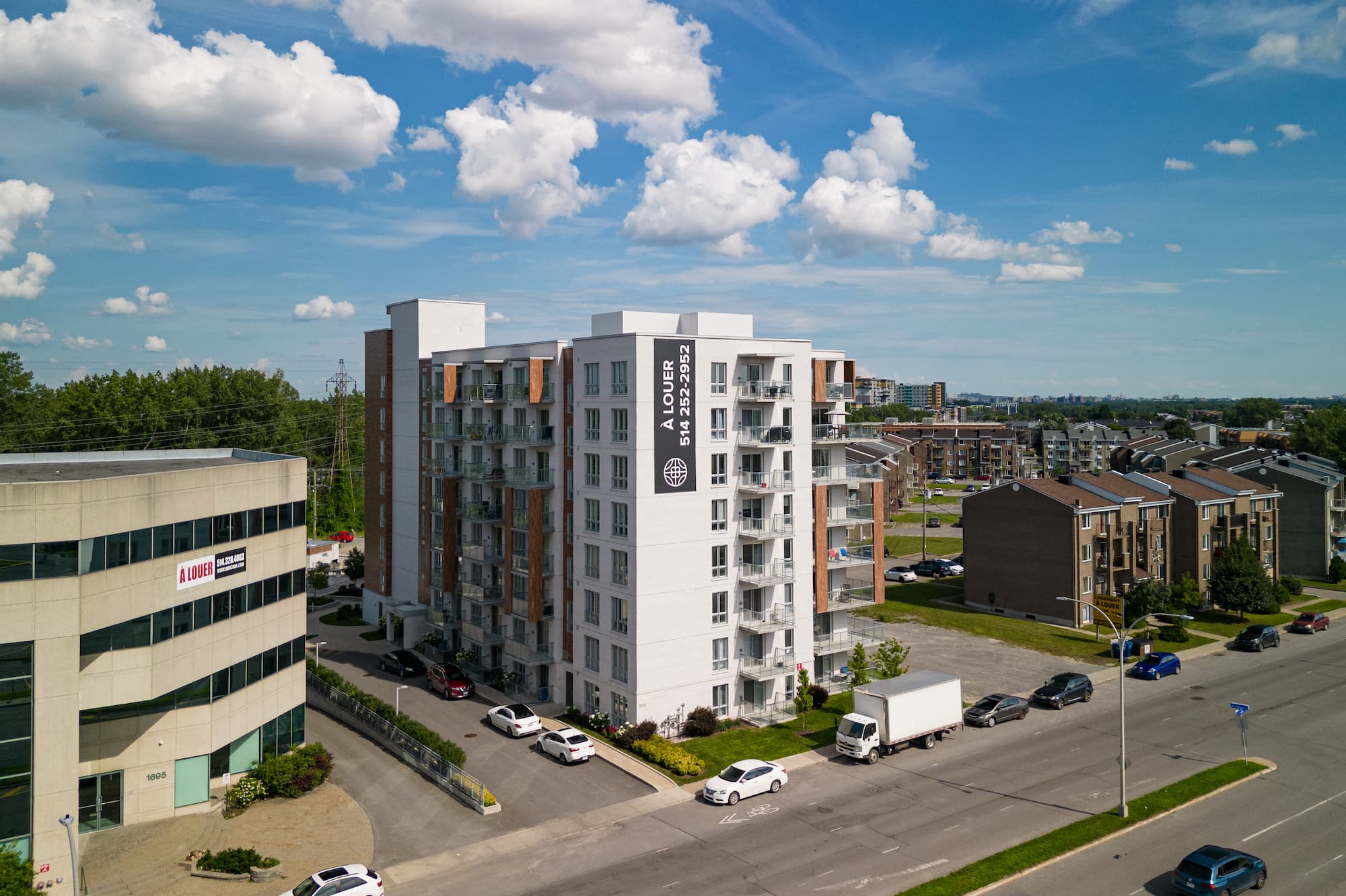 Topaz - 1555 Laval Boulevard 